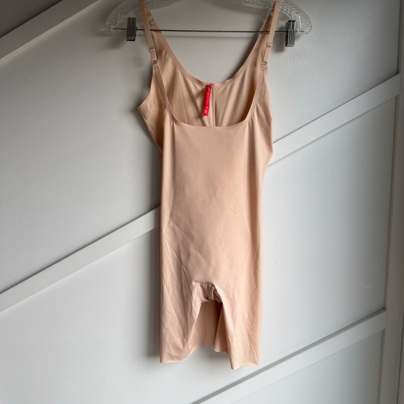 SPANXsculpt™ OnCore Open-Bust Mid-Thigh Bodysuit Seamless Nude Shapewear size S - Picture 3 of 10